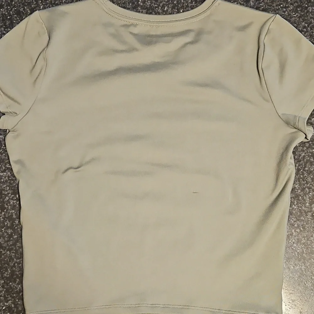 Hollister Women's Sage Green Crop Top - Picture 3 of 3
